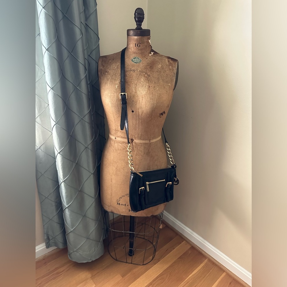 MICHAEL Michael Kors Black crossbody with Gold Chain